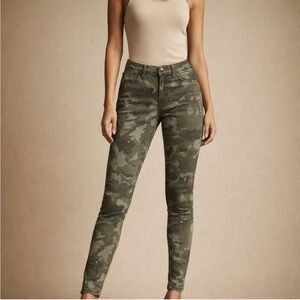 Old Navy Rockstar Super Skinny Camo Jeans – Size 6